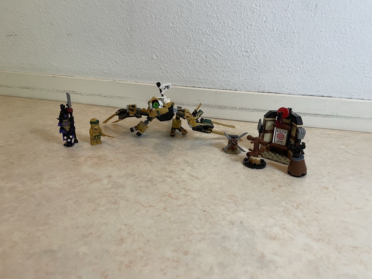 Lego Kit di costruzioni: Lego Ninjago Set 70606 und 70666 – Usato da Basel venduto da Vasij