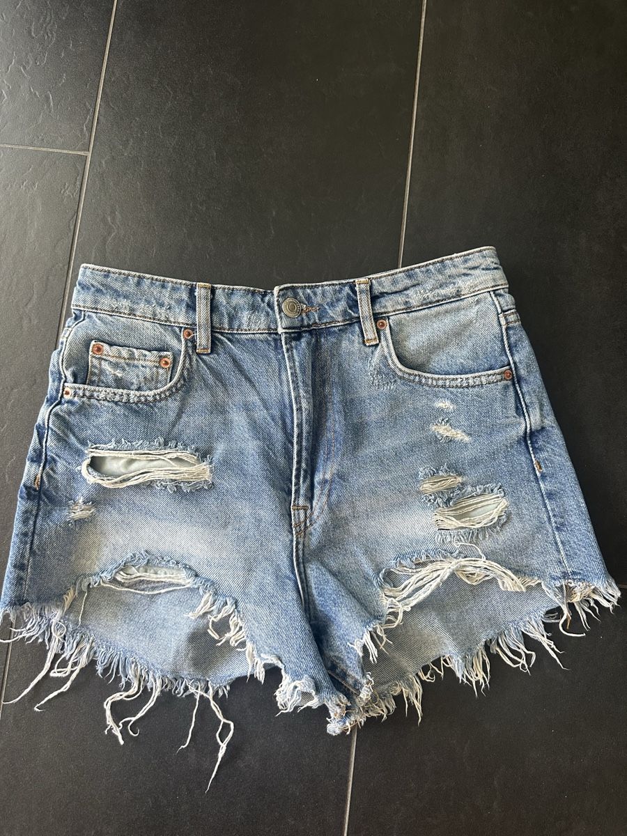 Zara Jeans: Jeansshorts – Usato da Romanshorn venduto da ila_2nzf