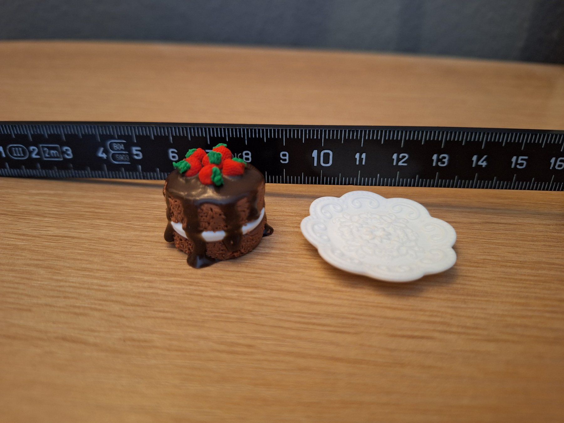 Case e mobili per bambole: Handmade Schokoladentorte – Nuovo (secondo la descrizione) da Zürich venduto da HandmadeTinyFood 1
