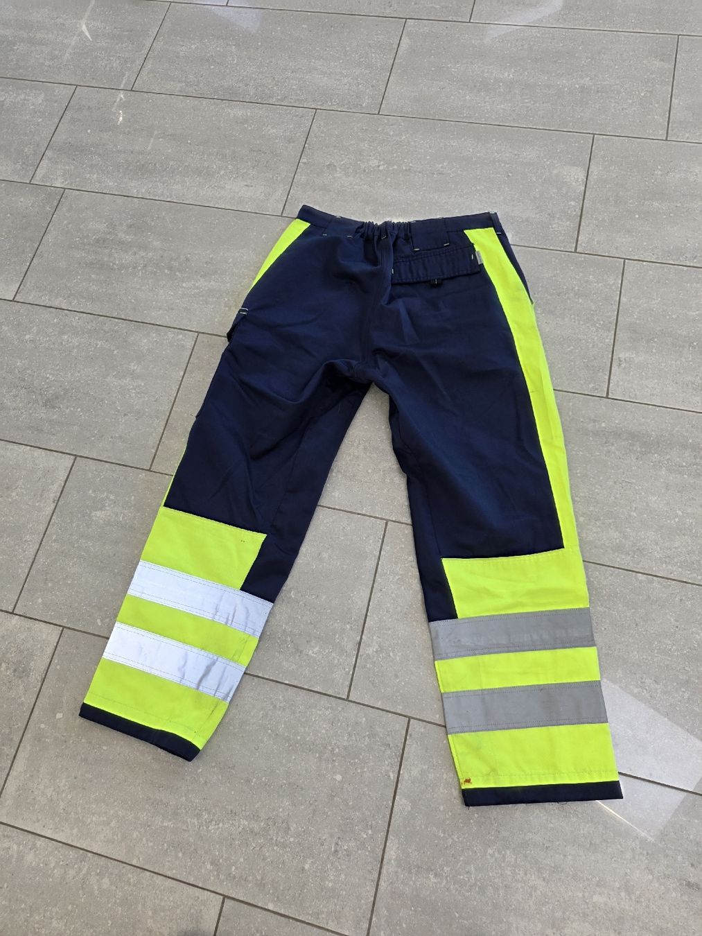 Pantaloni: Arbeitshose Rescuewear – Usato da Hausen AG venduto da Monchhichi01 1
