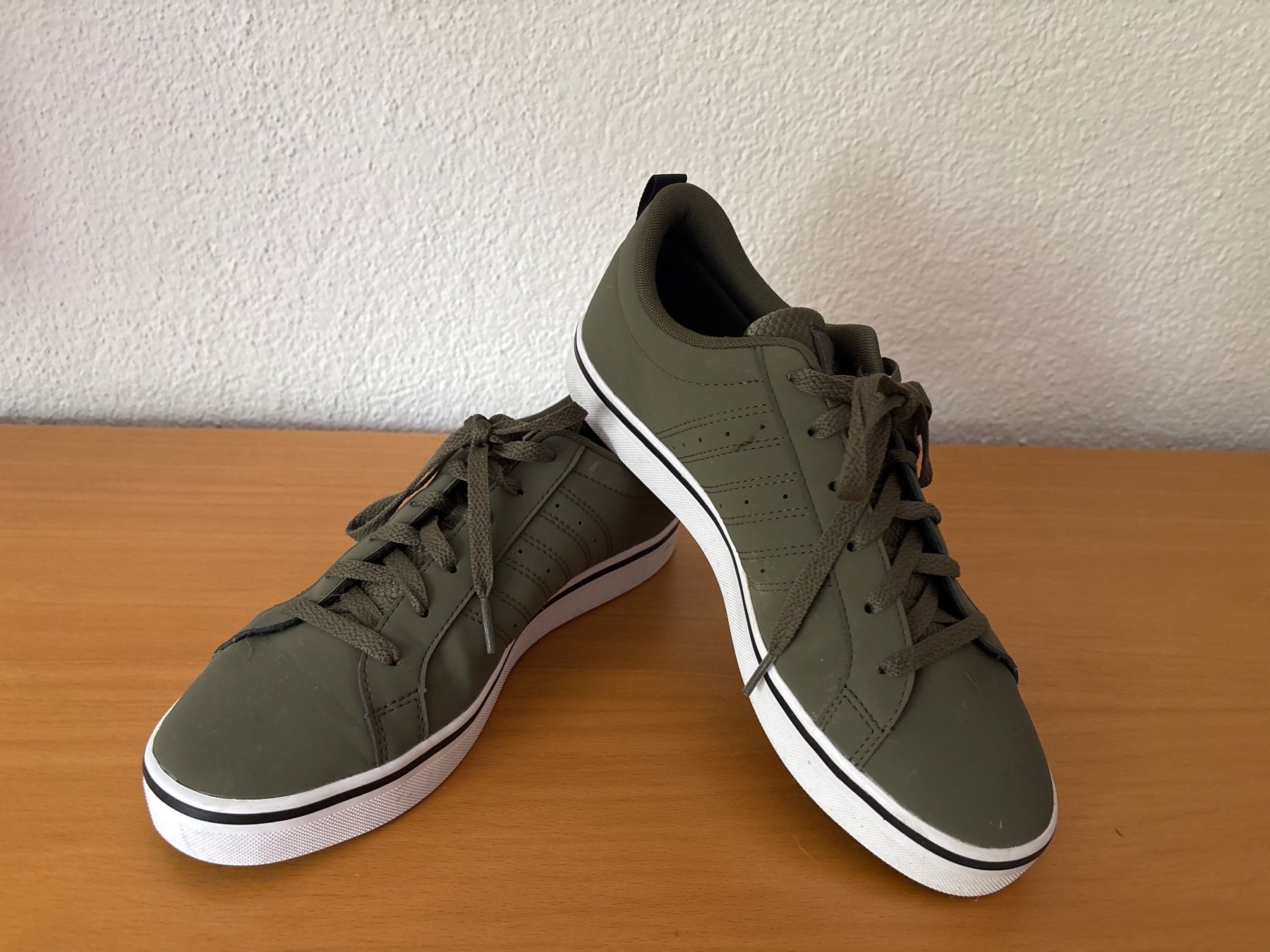 Adidas Chaussures hommes: Sneaker Adidas, Gr. 41.5 – Neuf (Voir description) à Frauenfeld par zwerg13