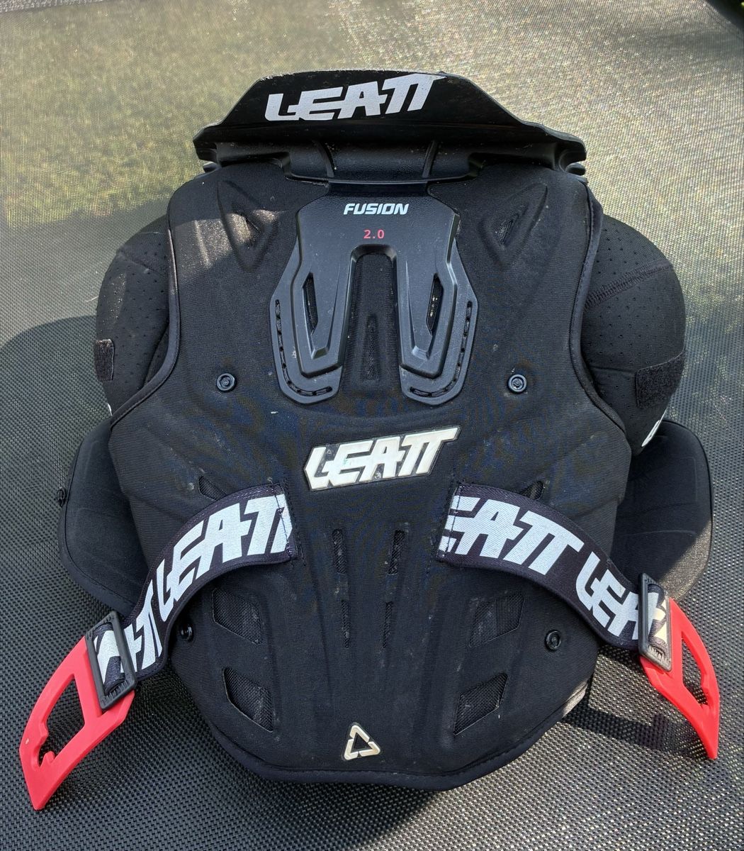 Leatt Schutz & Schoner: Leatt Brust/Rückenpanzer - Kinder – Gebraucht aus Gelterkinden von lgx2h3lm5 1