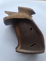 Sportliche Nussbaum Griffschalen für die Sig P210 