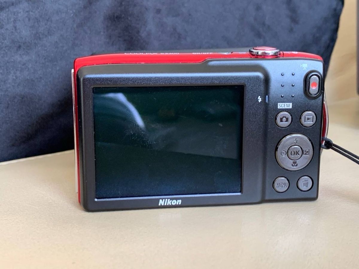 Nikon Fotocamera: Nikon COOLPIX S3300 RED 6x Zoom 16.0MP – Usato da Schaan venduto da nan_2pg2 4