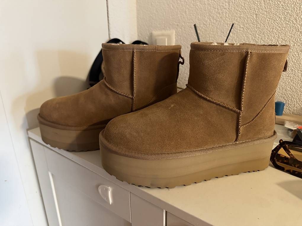 Damenschuhe: UGG stiefeletten – Gebraucht aus Zuchwil von Sevval.D 3
