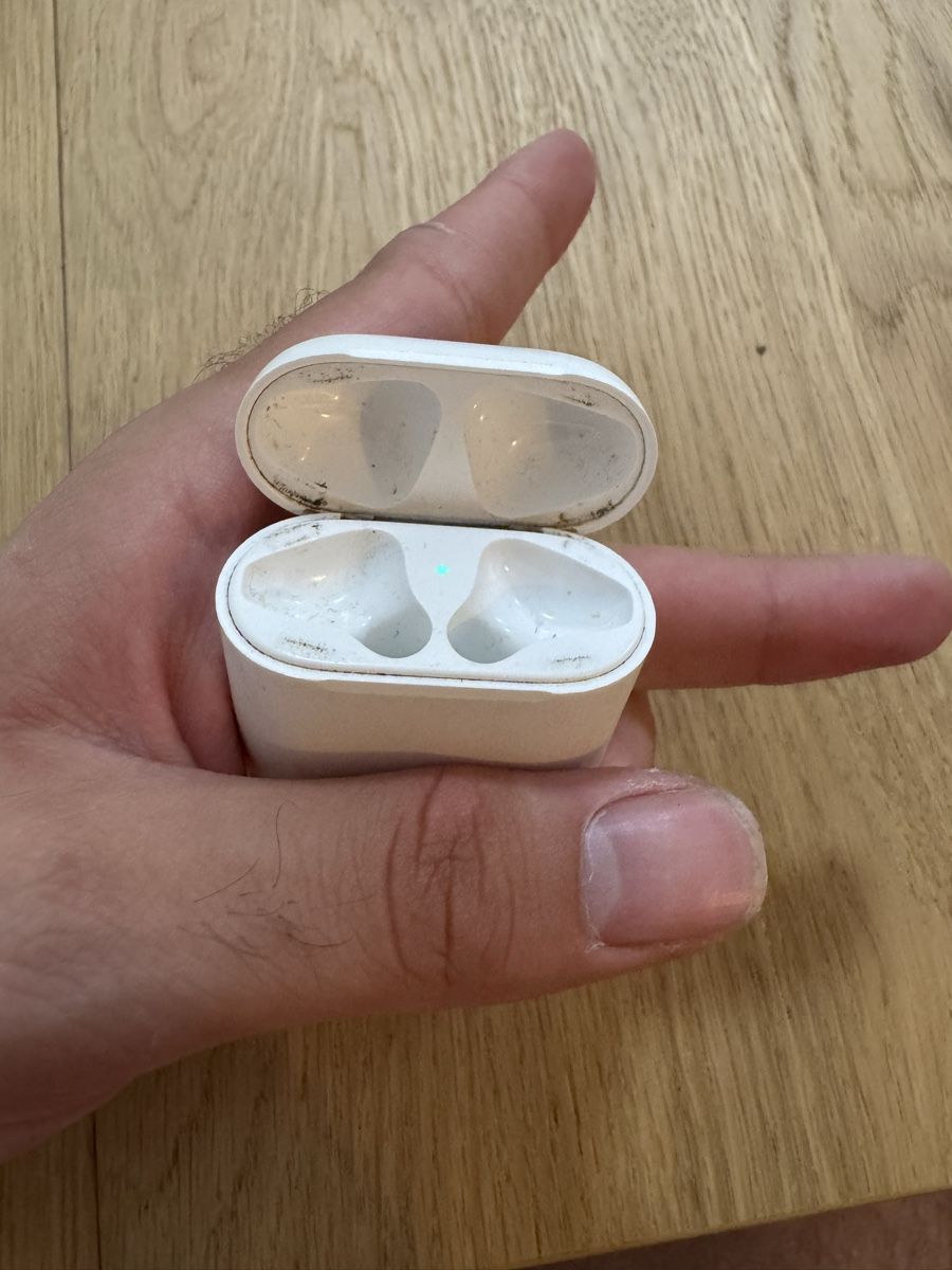 Apple Kopfhörer: Boîtier AirPods  – Gebraucht aus Nyon von loris305 1