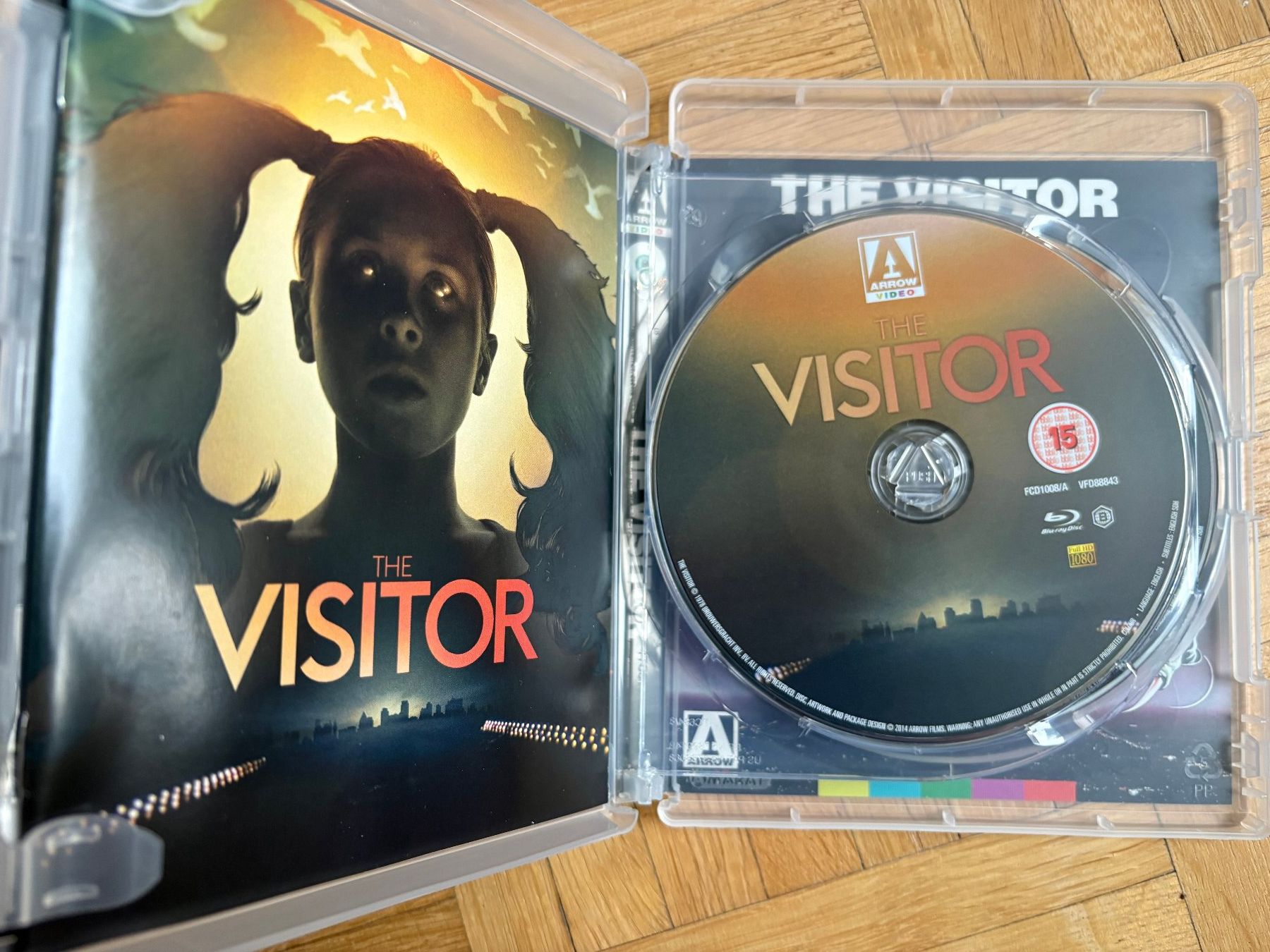 Tutti i DVDs: The Visitor - mit Booklet - Arrow Video - Blu-ray + DVD – Nuovo (secondo la descrizione) da Zürich venduto da Malcom 1