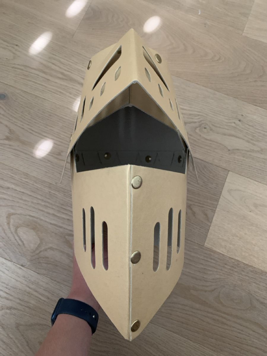 Costumi: Kinder Ritterhelm (Karton) – Usato da St. Gallen venduto da Jvegas 1