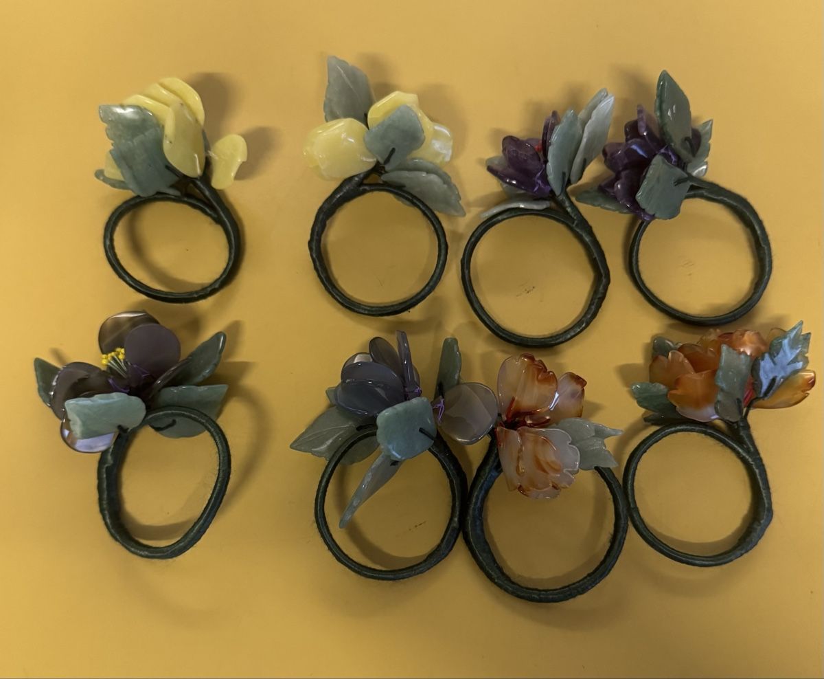 Altro in Decorazioni & Accessori: Serviettenringe Blumen 8 stk. Steinoptik  – Usato da Schlieren venduto da Freundlich02