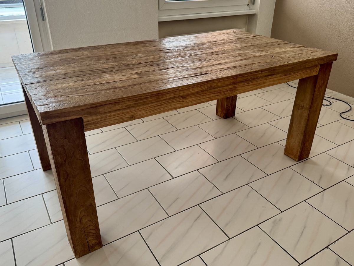 Tables: Teakholz Esstisch massiv – D'occasion à Hüttikon par Danone2