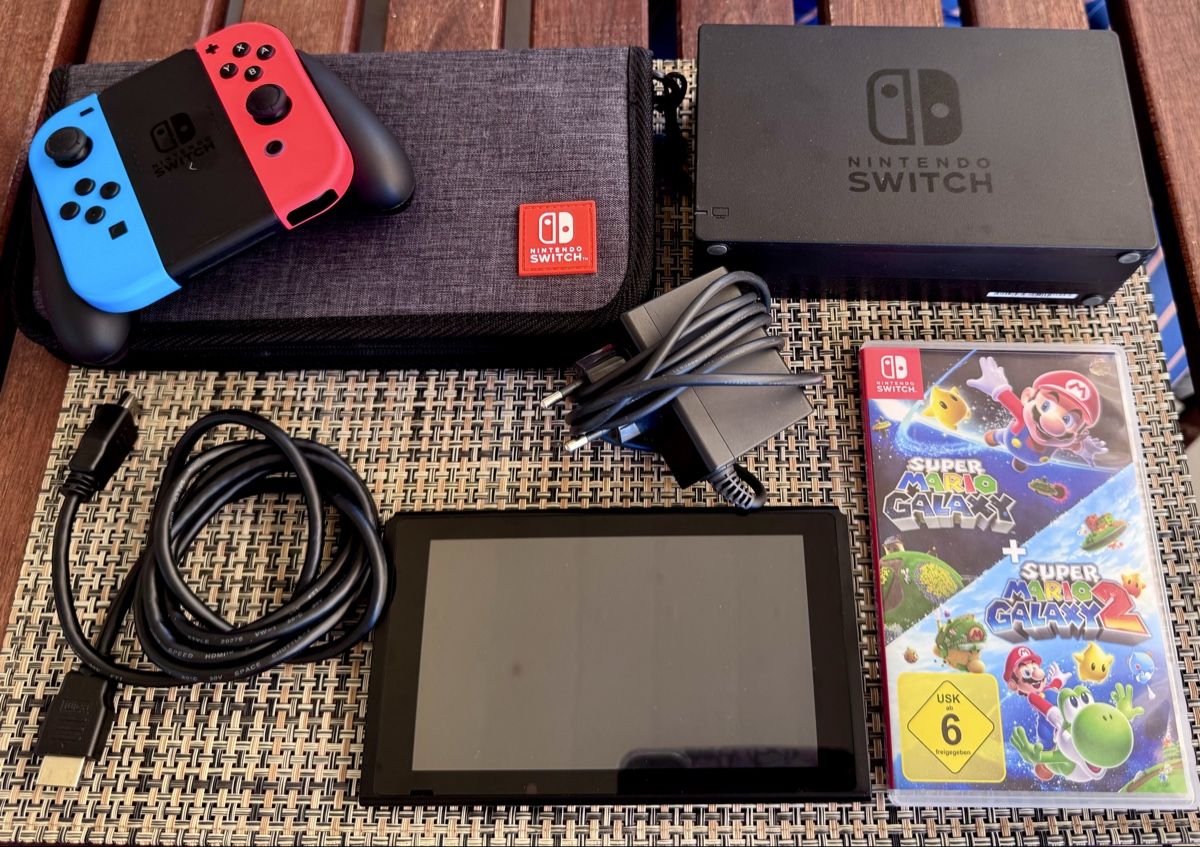 Nintendo Consoles: Nintendo Switch V1 + Super Mario Galaxy | Komplettset – D'occasion à Stein AG par ellenacleofea