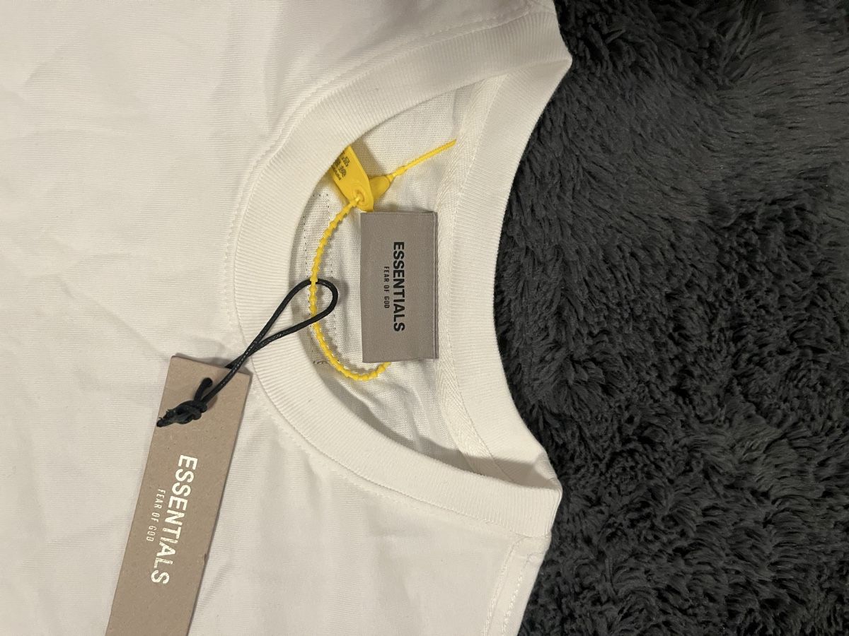 T-shirts: Essentials T-shirt – Neuf (Voir description) à Oberkirch LU par Giudici-Hess 1