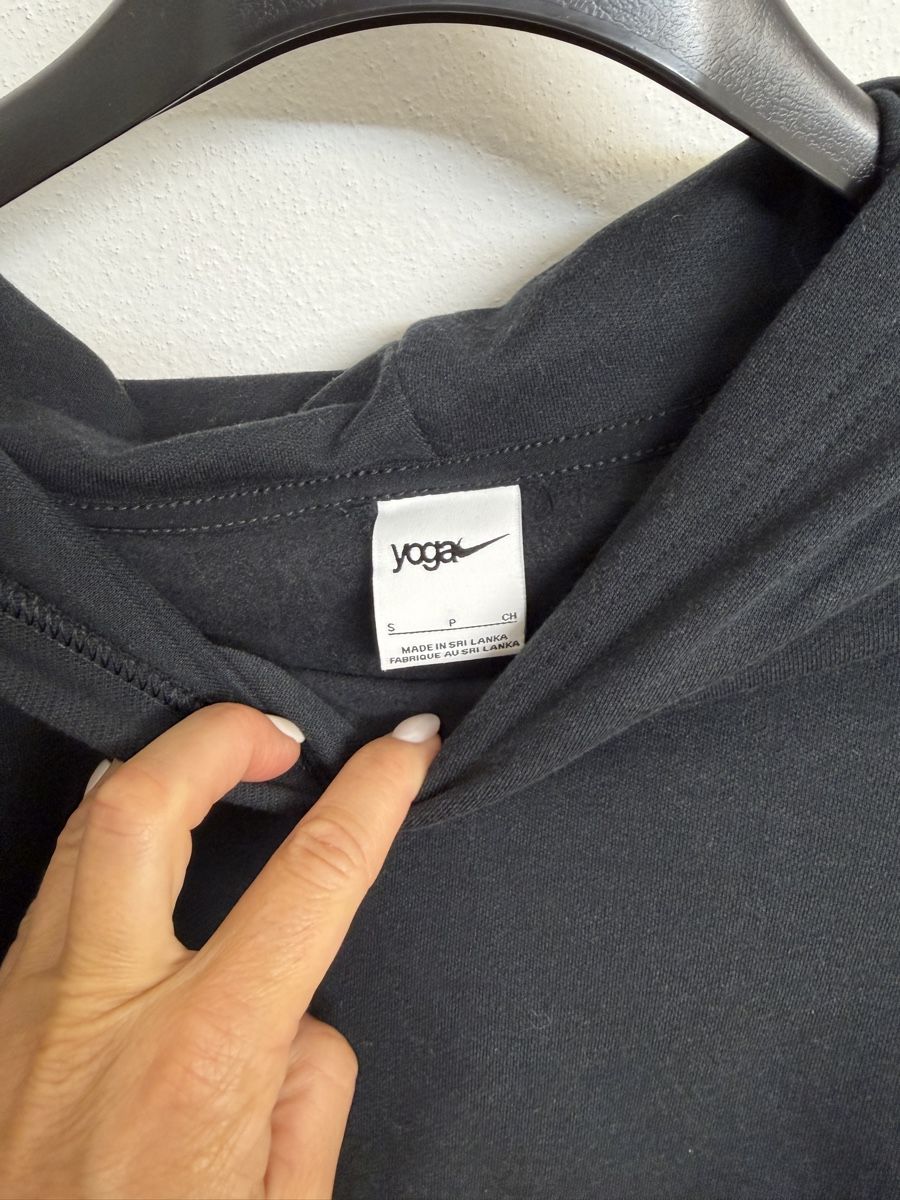 Nike Pullover & Sweatshirts: Pullover nike yoga  – Neu und originalverpackt aus Neerach von the_modern_mini 1