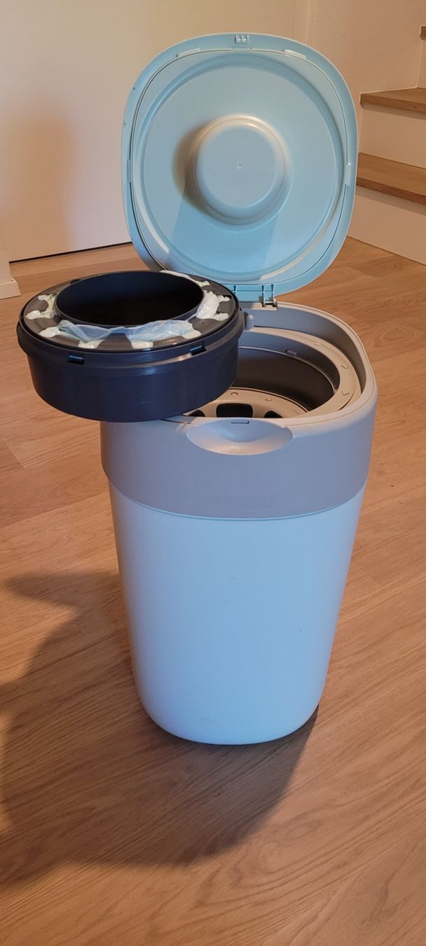 Poubelles: Windeleimer Twist & Snap Tommee Tippee mit Kassette – D'occasion à Erlinsbach par david1607 1