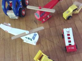 SPIELFAHRZEUGE AUS HOLZ - FAHRZEUGE/HELIKOPTER