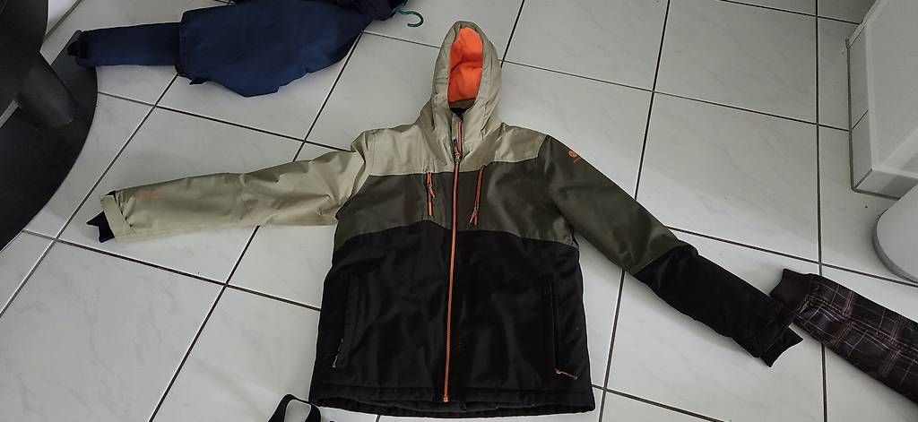 Completi & Tailleur: Skijacke und Skihose – Usato da Emmenbrücke venduto da Fla3981 1