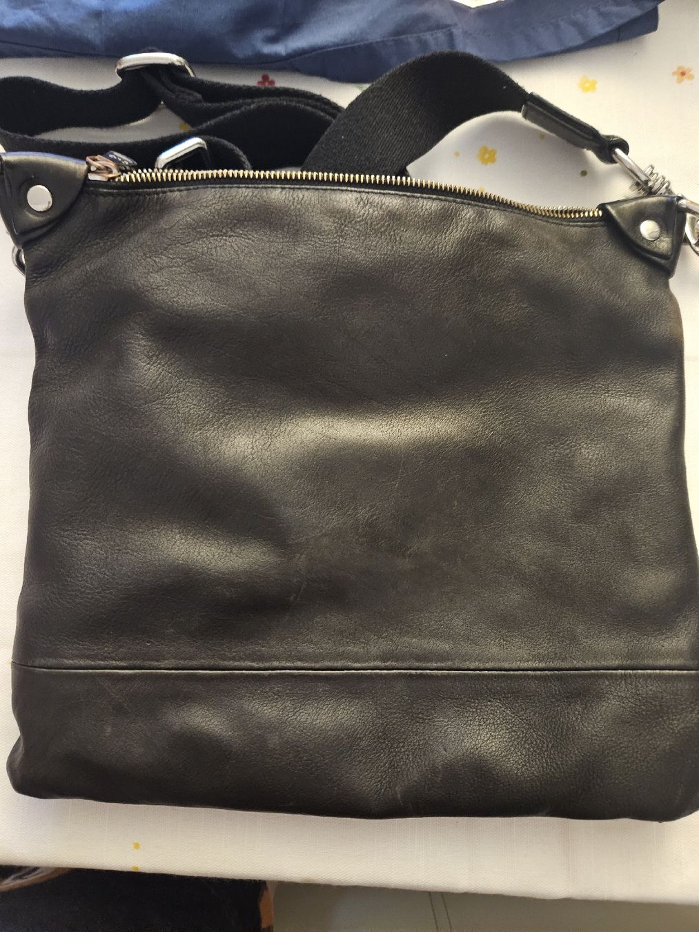 Dolce & Gabbana Borse: Elegante schwarze Ledertasche von D&G – Usato da Rotkreuz venduto da Bibi2405 2