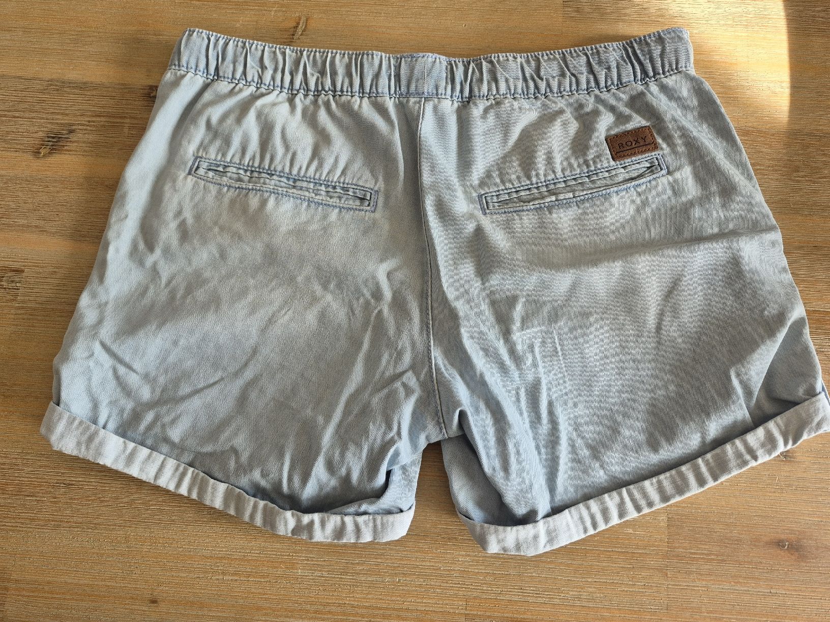 Roxy Pantaloni: Roxy Damenshorts Gr. S – Usato da Gerlafingen venduto da nila44 2