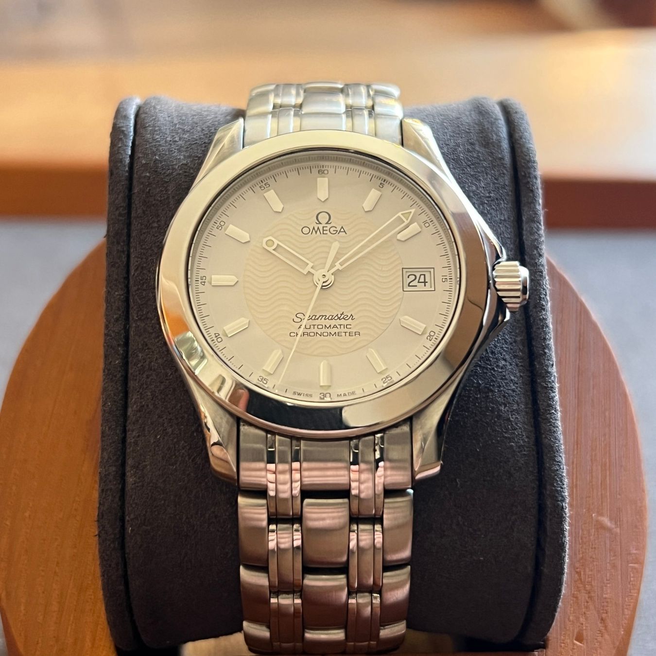 Omega Uhren: Omega Seamaster Automatic Date 2501.21 – Gebraucht aus Carouge GE von Watchaser