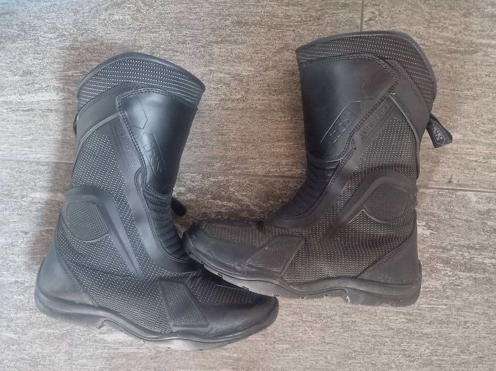 Scarpe da uomo: Motorrad Stiefel Grösse 38 schwarz – Usato da Surrein venduto da deb_sjh6