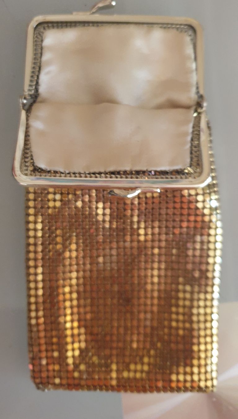 Altro in  Abbigliamento & Accessori: Vintage Brillenetui in Gold – Usato da Zürich venduto da bre_22v9 2
