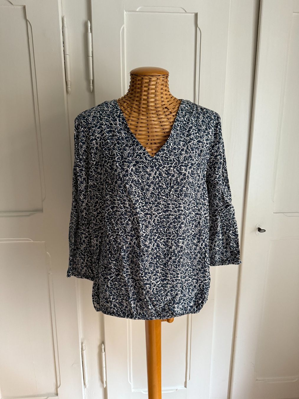 Tom Tailor Camicette: TOM TAILOR - Bluse blau-weiss gemustert 40 – Usato da Zürich venduto da Diazaio