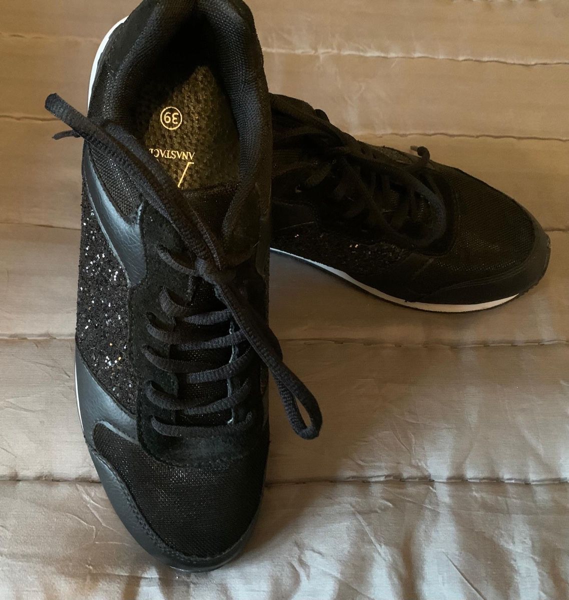 Damenschuhe: Schwarze Damen Turnschuhe, Grösse 39, Glitzer – Gebraucht aus Rikon im Tösstal von Spellbinder 9