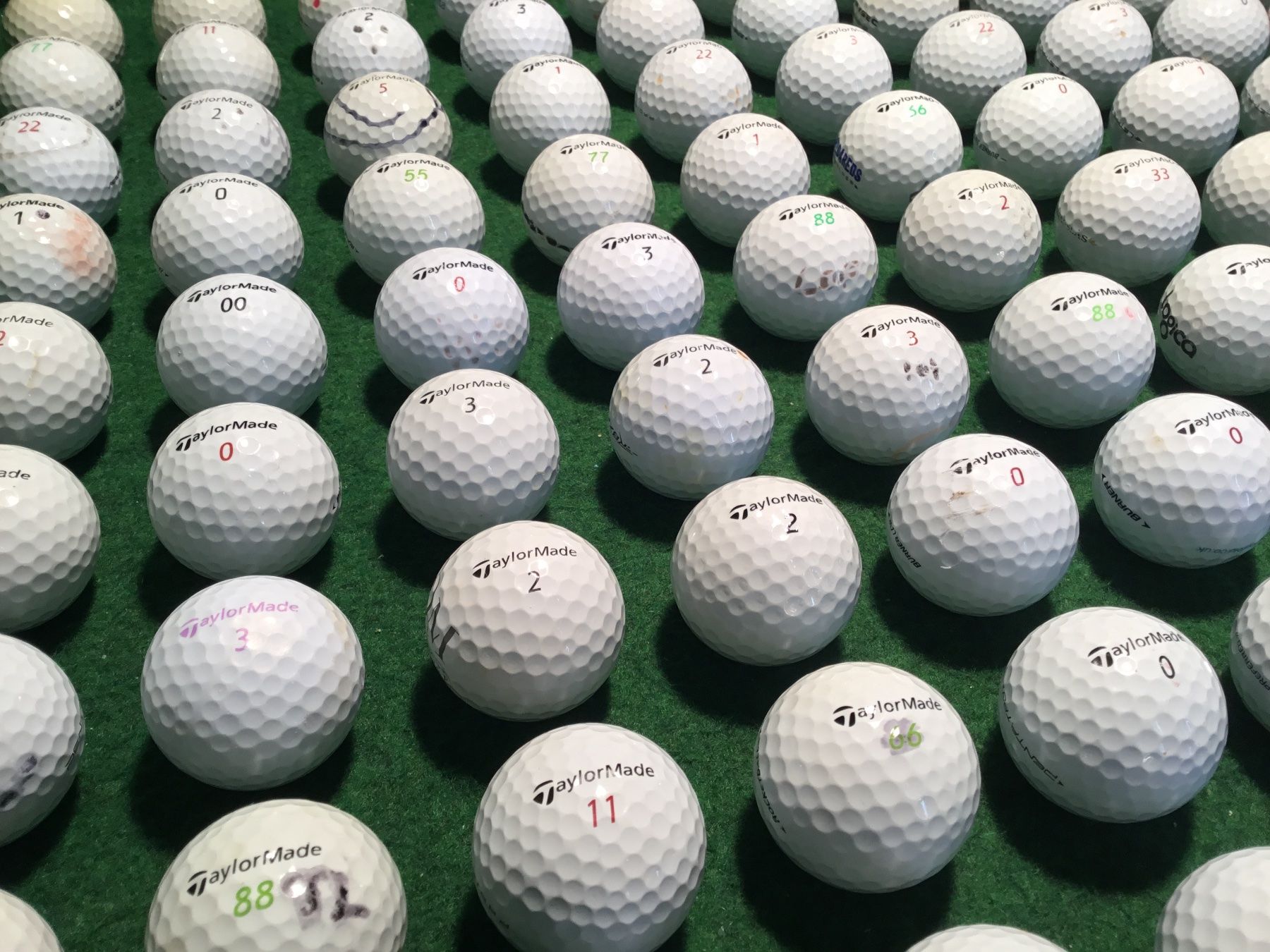 Taylor Made Palloni: 100 Golfbälle Taylor Made (mittel) – Usato da Bergdietikon venduto da shimano4 3