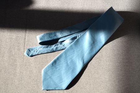 Belle cravate en soie sauvage bleue