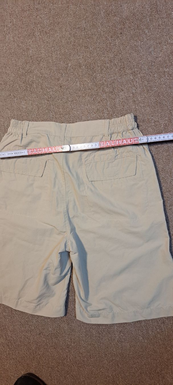 Helly Hansen Pantaloni: Helly Hansen Shorts, beige, Grösse 48 ,umgetragen – Nuovo (secondo la descrizione) da Urdorf venduto da villakagu 2