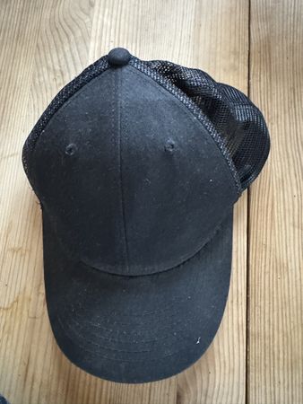 Casquette noire respirante