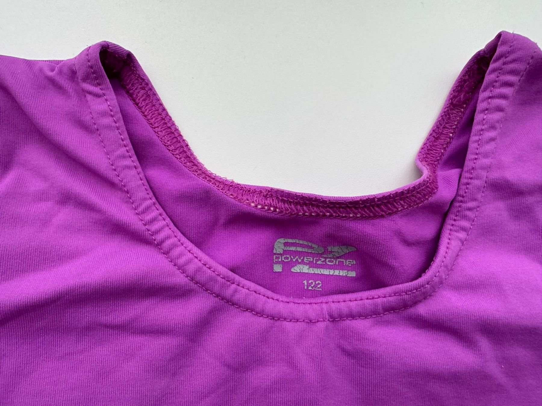Scarpe, pantaloni & magliette da ginnastica: Violettes Turnkleid Gr. 122 – Usato da Lengnau AG venduto da fullthrust 2