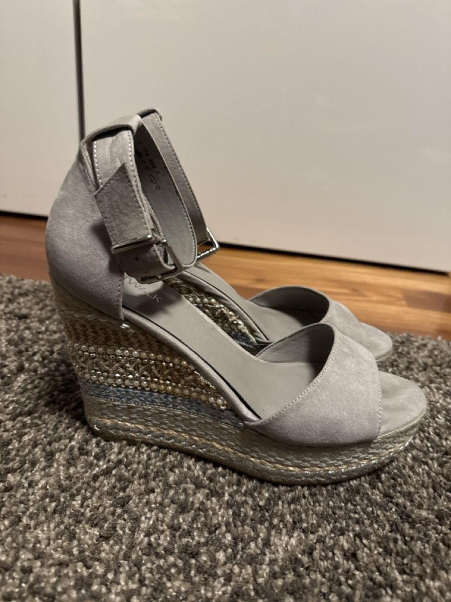 Dosenbach Scarpe da donna: Sommerliche Keilabsatz-Sandalen – Usato da Uerikon venduto da Vanessita07