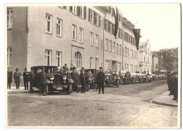 Fotografie Biberach, Autos vor Bezirks-V