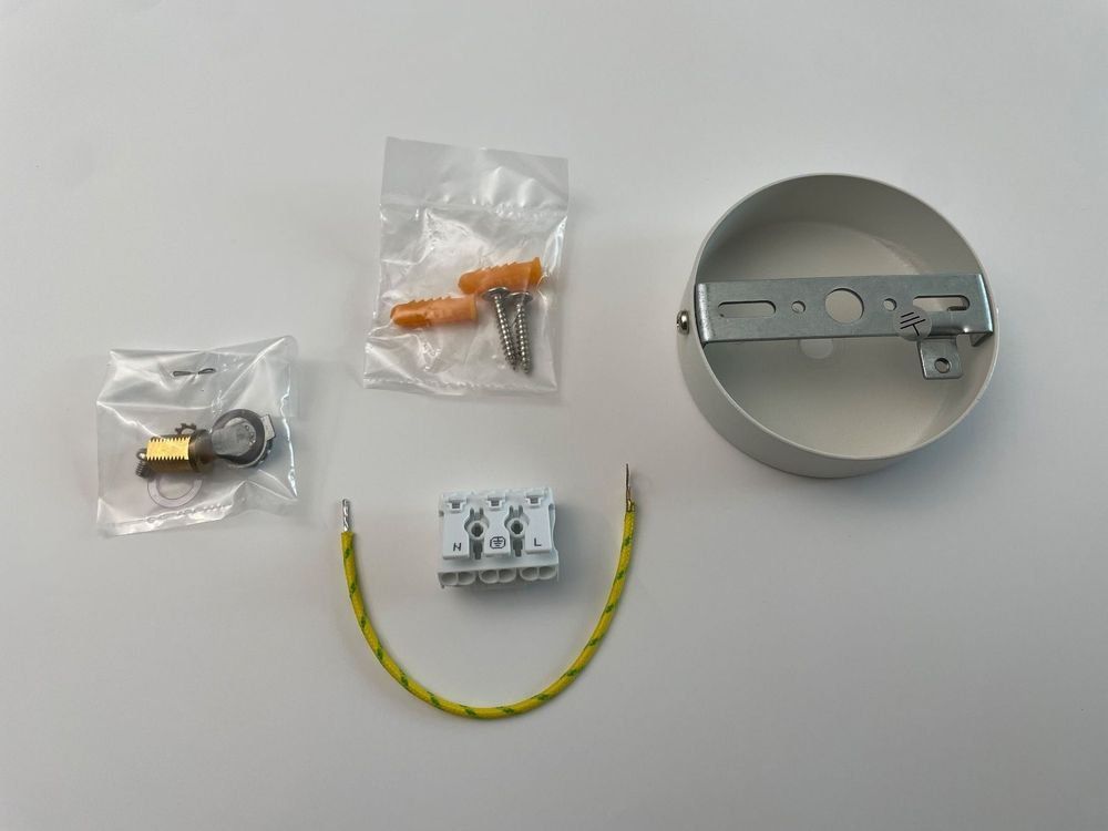 Lampadari & plafoniere: 50 Stück Leuchten-Deckenrosette (versch. Farben) – Nuovo e nell'imballaggio originale da Neunkirch venduto da liquidationen_8152 3
