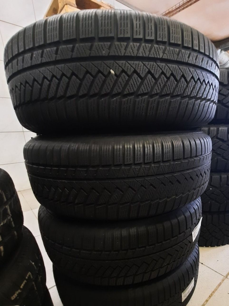 Land Rover Pneumatici & Ruote complete: V E L A R -  Winterräder 18" – Usato da Thun venduto da Jazz51 5