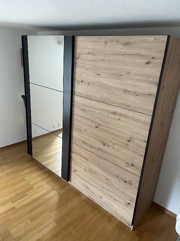 Schränke: Kleiderschrank mit Schiebetüren – Gebraucht aus Willisau von freerider1080