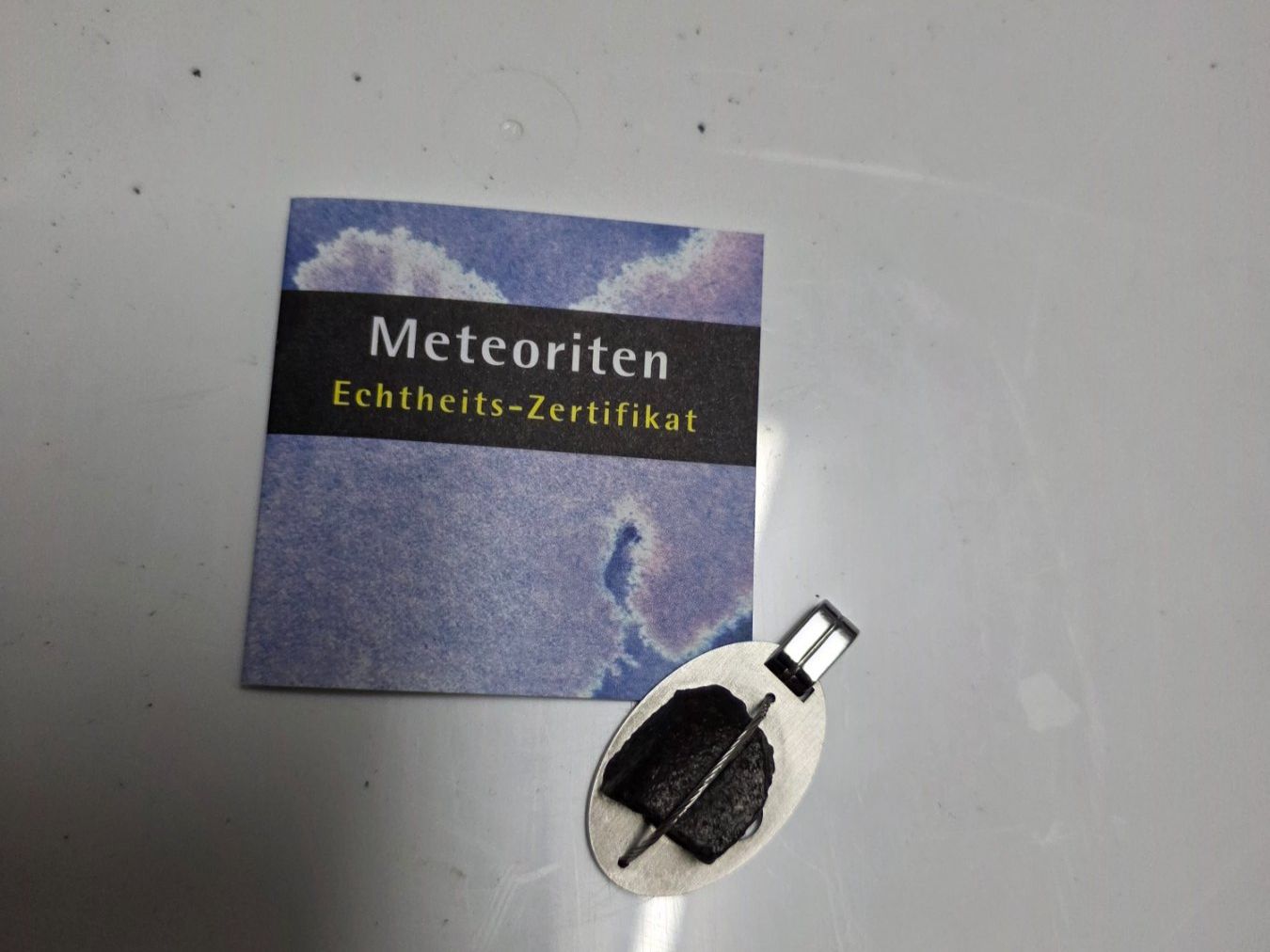 Minerali & Pietre curative: Meteorit Anhänger mit Zertifikat – Usato da Dorf venduto da Echo_Elements