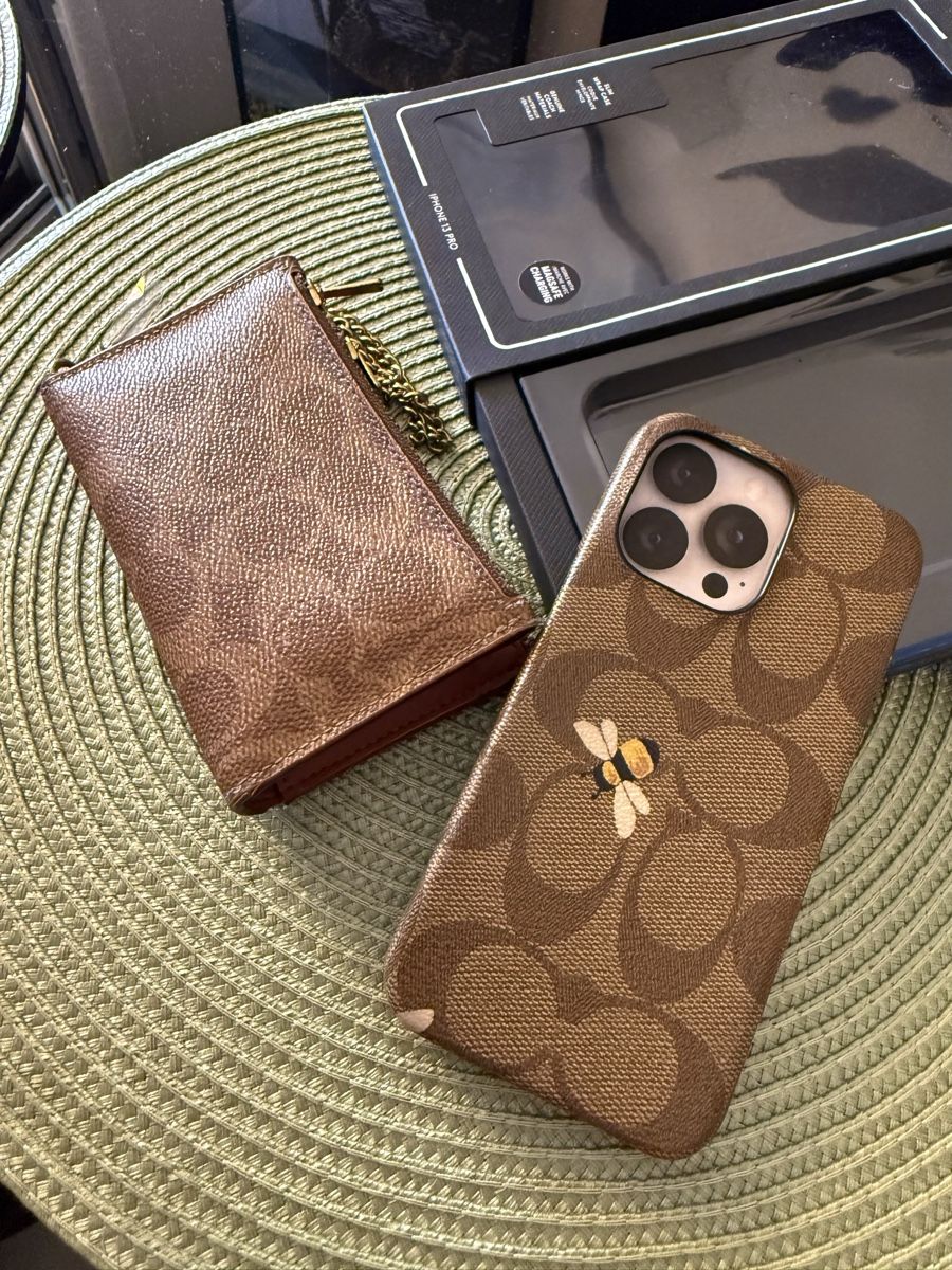 Coach Portemonnaies: Coach Wallet + iPhone 13 Pro Case – D'occasion à Zürich par missgrey 1