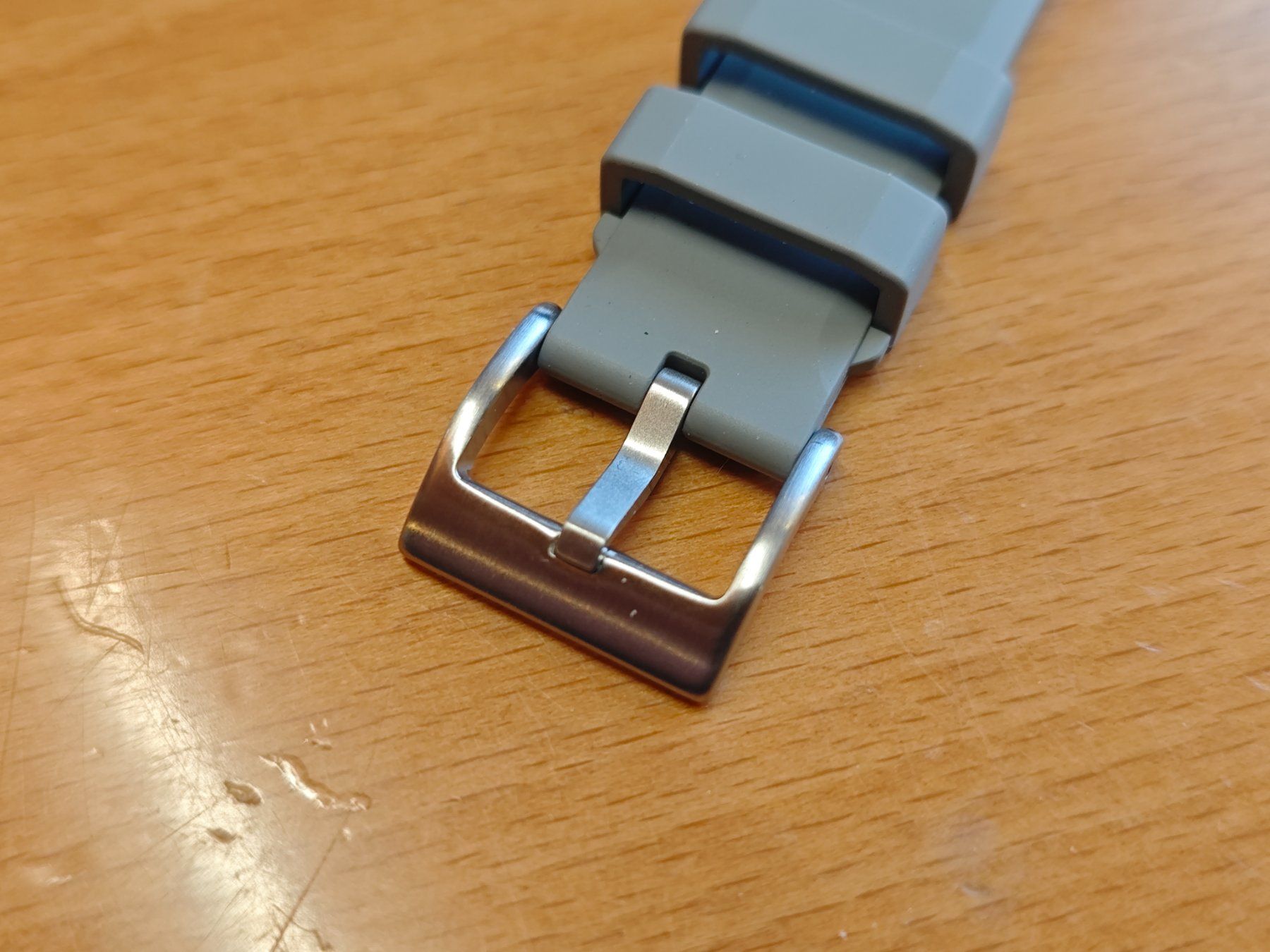 Bracciali & Braccialetti: Uhrenarmband Gummi grau 20 mm – Nuovo (secondo la descrizione) da Zetzwil venduto da bugkeeper 4