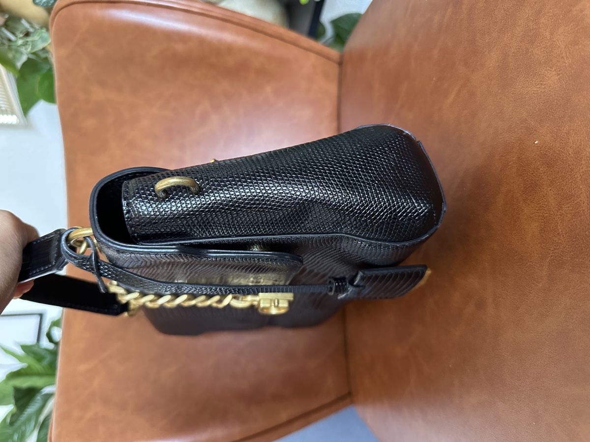 Guess Borse da donna: Guess sac à main noir – Usato da Bulle venduto da LeMoleson 9