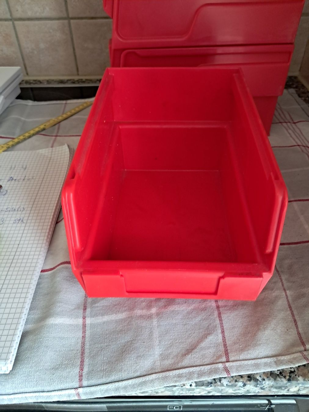 Altro in Decorazioni & Accessori: Praktische, rote Stapelboxen Silafix – Usato da Wallisellen venduto da Cyberfuexli