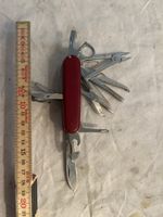Victorinox Taschenmesser rot gebraucht mit vielen Funktionen