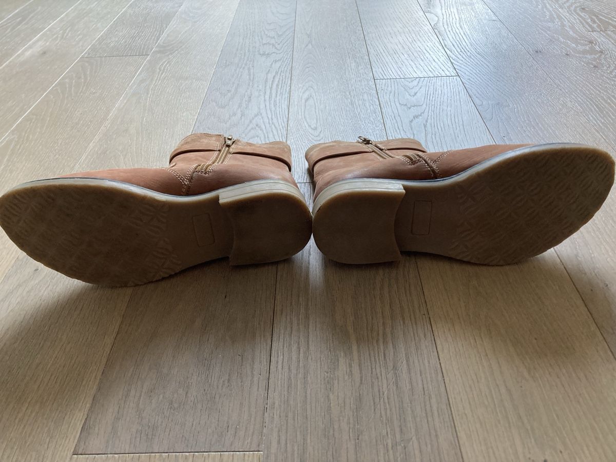Chaussures filles: Stiefeletten in Grösse 35 – D'occasion à Bergdietikon par Marilyn9 2