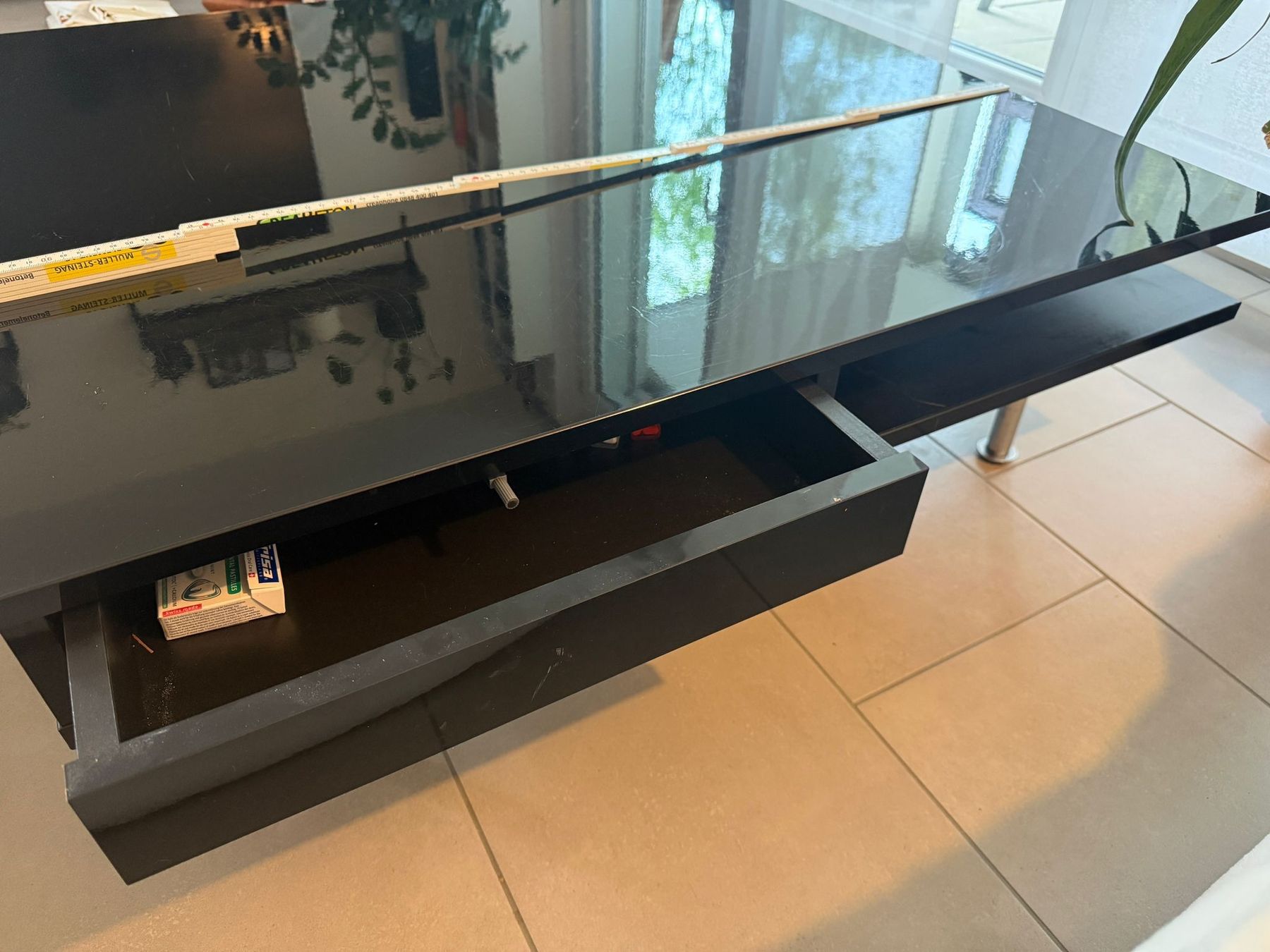 Tavoli: Ikea Couchtisch schwarz mit Schubladen – Usato da Muri AG venduto da burki_96 2