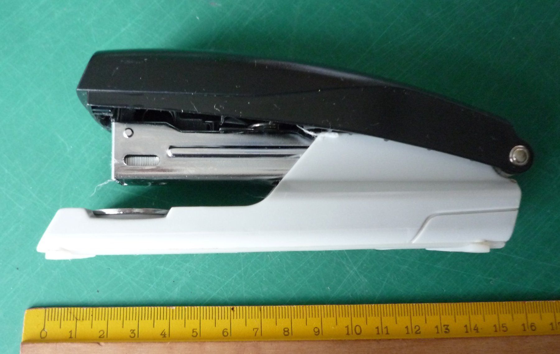 Leitz Macchine rilegatrici: "Leitz" Bostitch, schwarz – Usato da Rafz venduto da Sonnenblume305