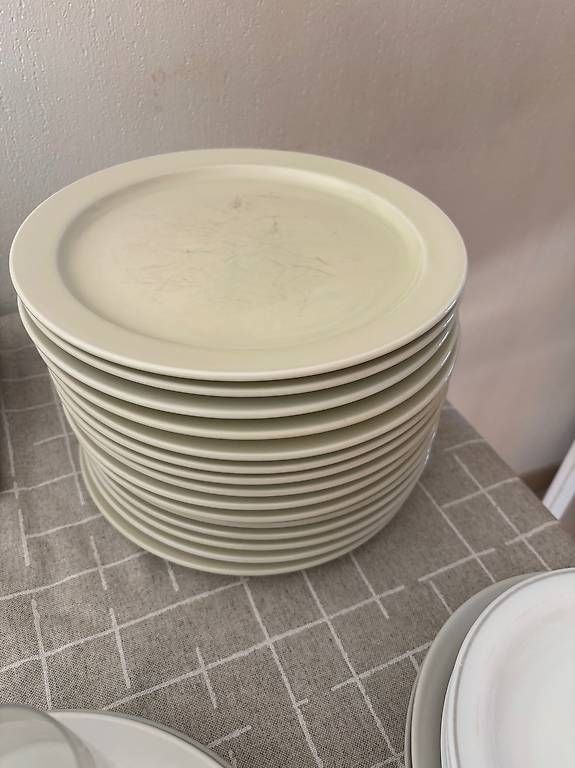 Set di piatti: Service de vaisselle  (ensemble complet) – Usato da MORGES venduto da lroman 1