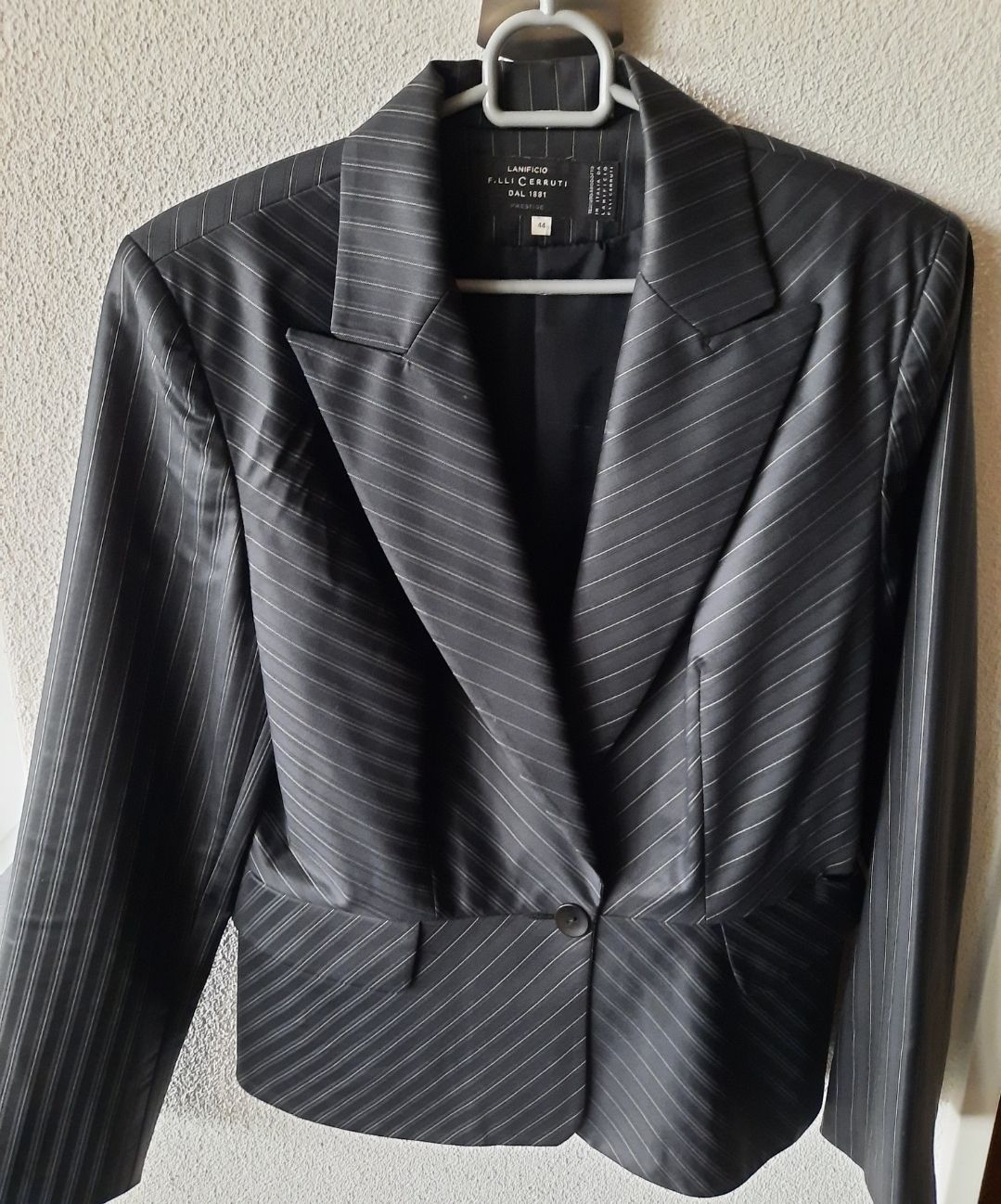 Vestes: schwarzer Blazer mit feinen Streifen – Neuf (Voir description) à Flaach par ker_6ml7