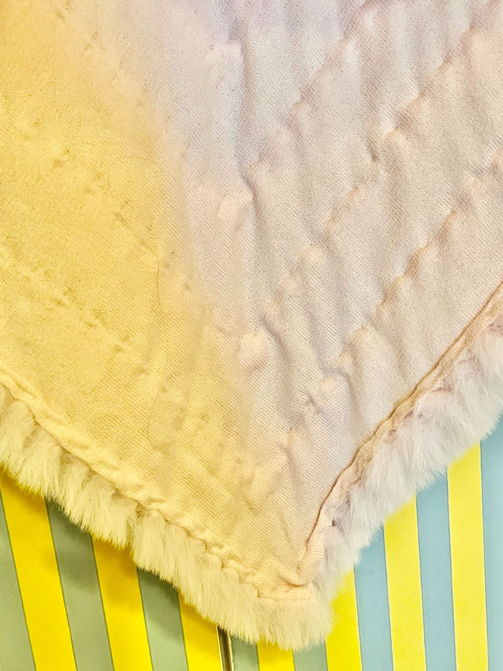 Altro in Moda donna: Poncho élégant cachemire rose pâle pour soirée – Nuovo e nell'imballaggio originale da Pully venduto da Artemisya 3