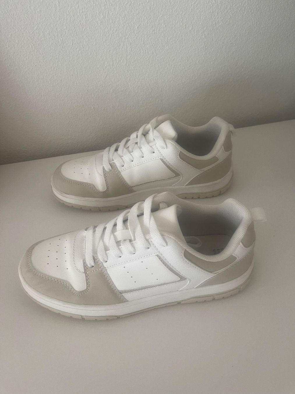 Scarpe da donna: Sneaker weiss/beige Gr. 38 Turnschuh – Usato da Reinach BL venduto da present4you 4